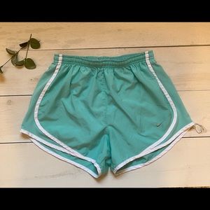 Women’s Nike shorts EUC Size S